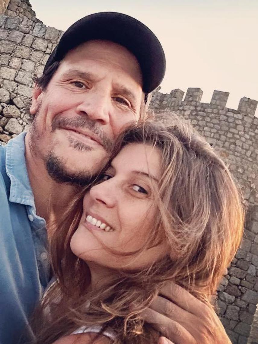 El actor junto a su pareja y razón de amor, en una fotografía de sus redes sociales.