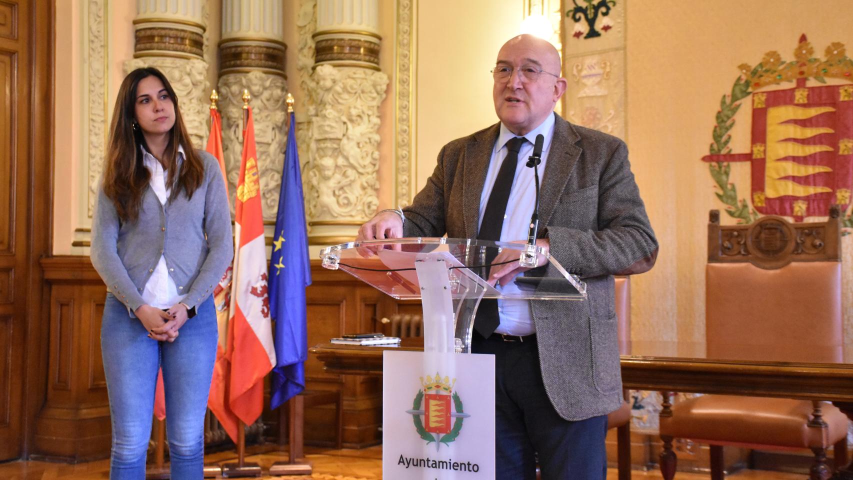 Blanca Jiménez, concejala de Turismo, Eventos y Marca Ciudad,  junto a Jesús Julio Carnero, alcalde de Valladolid