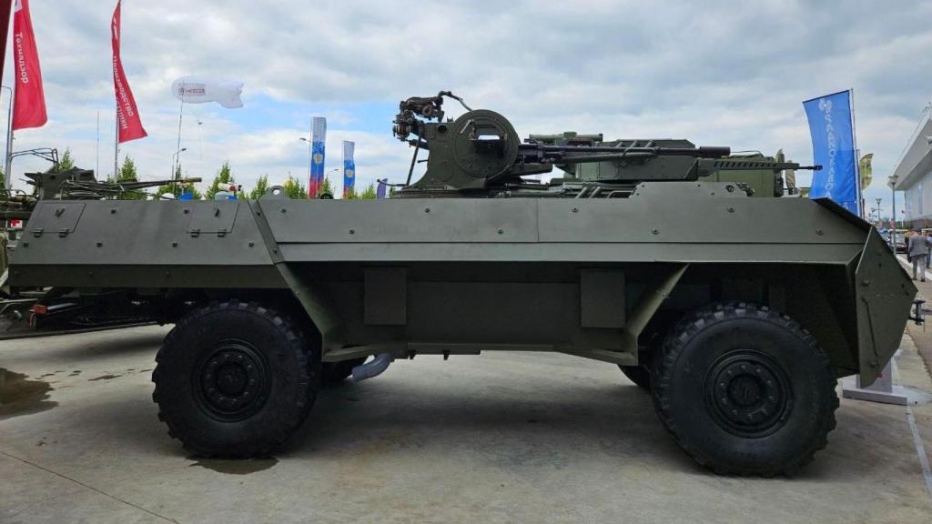 Vista lateral del dron Cincel ruso