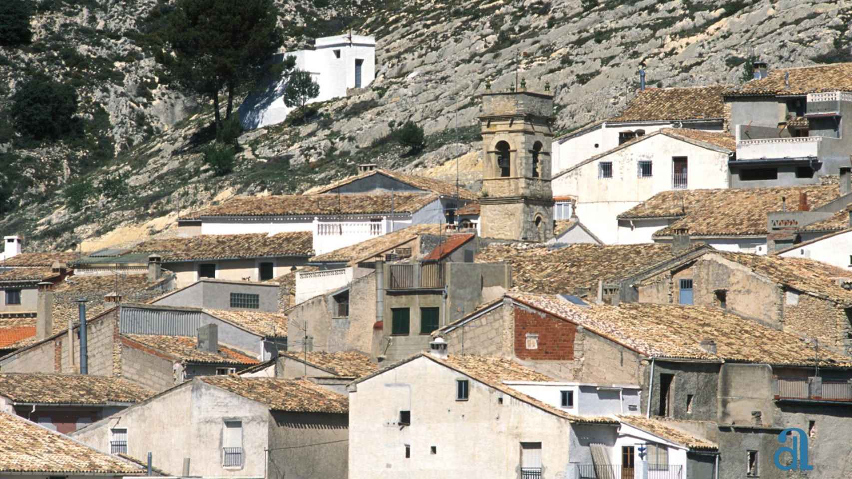 Algunas casas del pueblo de Tollos en Alicante.