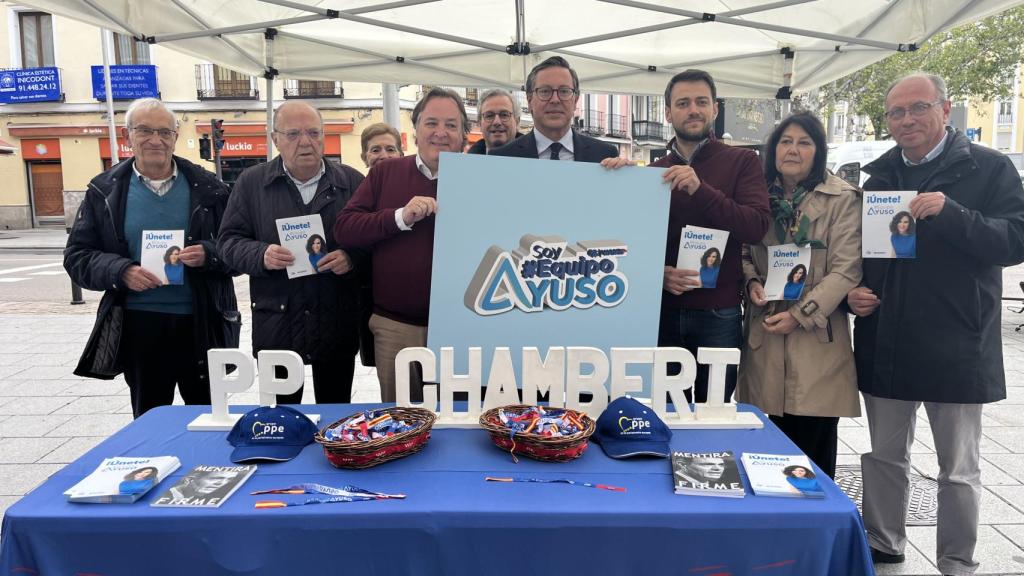 Mesa informativa del PP de Chamberí este martes 2 de abril.