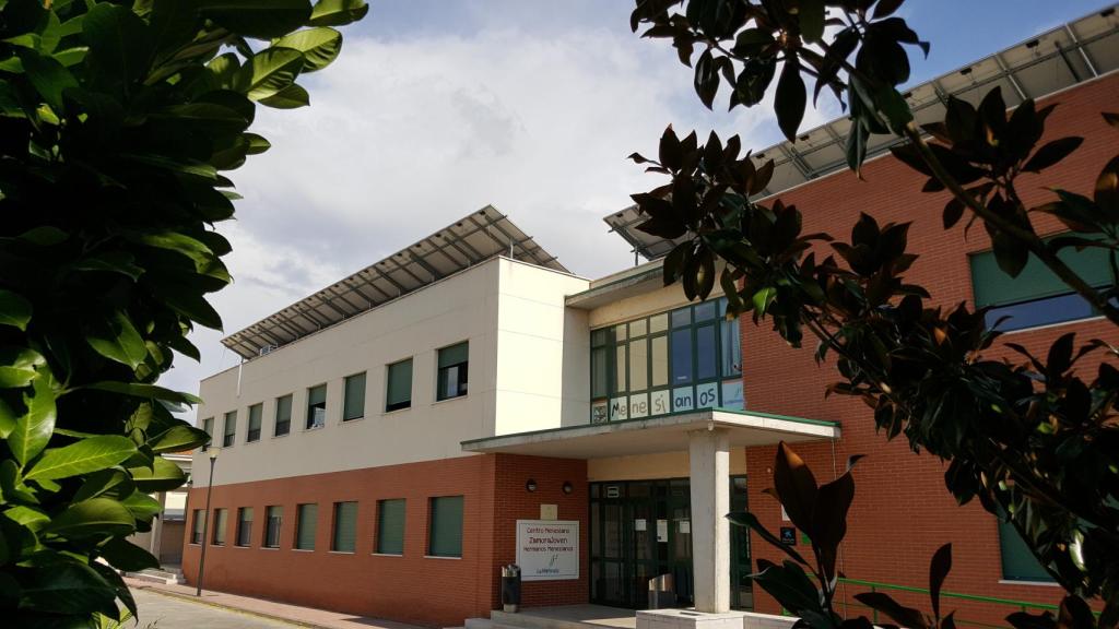 Fachada del Centro Menesiano Zamora Joven