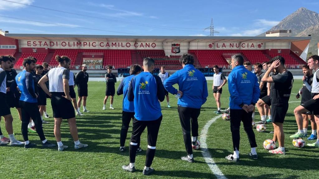 Los jugadores de La Nucía durante un entrenamiento de la presente temporada.