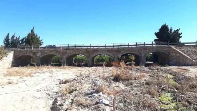 El puente actual en la CV-95 de San Miguel de Salinas