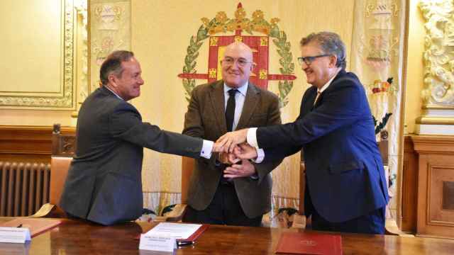 Imagen de la firma del acuerdo entre Secot y Ayuntamiento de Valladolid