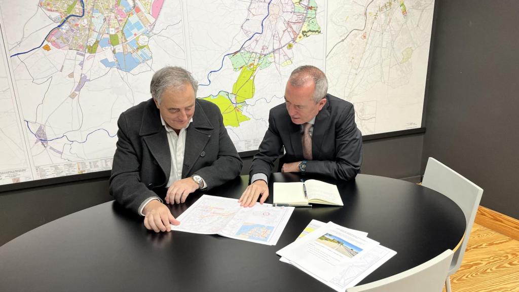 Avelino Álvarez, alcalde de Laguna (a la izquierda) y José Ignacio Zarandona, concejal de Urbanismo y Vivienda del Ayuntamiento de Valladolid (derecha)