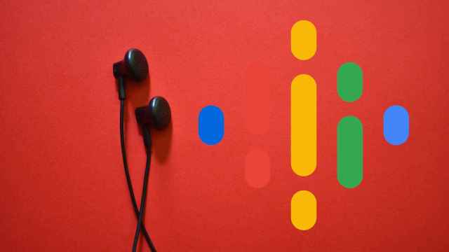 Auriculares con el logotipo de Google Podcasts