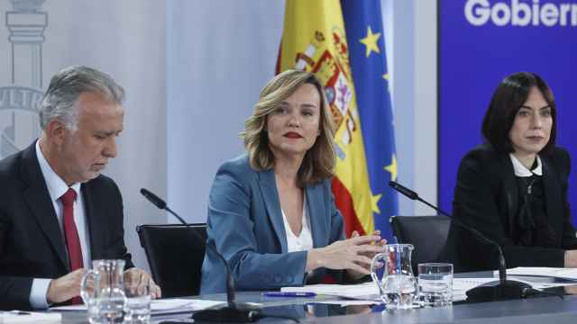 Los ministros Ángel Víctor Torres, Pilar Alegría y Diana Morant, este martes en Moncloa.