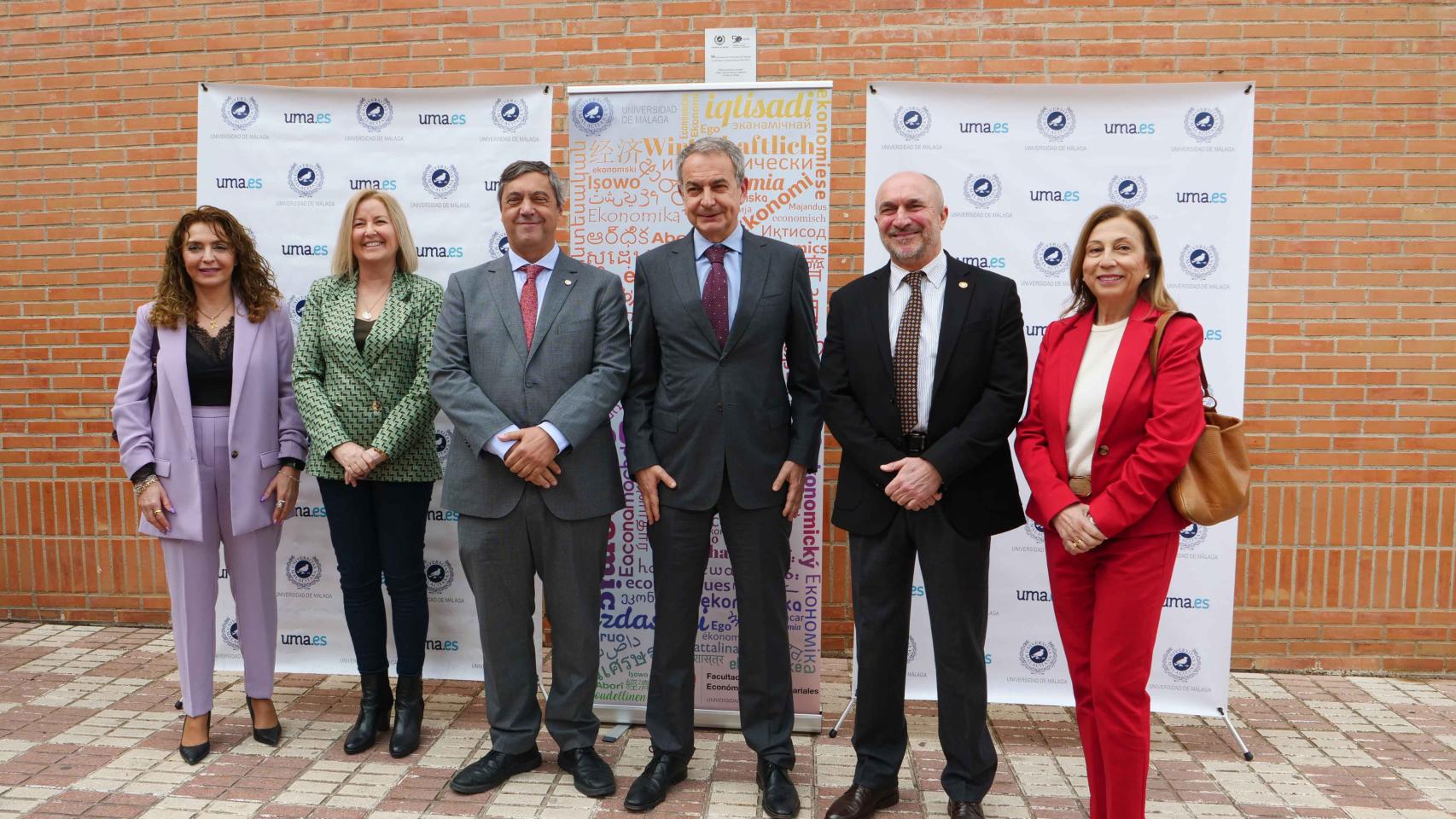 Zapatero en la facultad de Económicas este martes junto al rector de la UMA, entre otros.