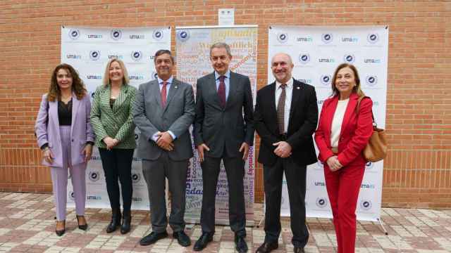 Zapatero en la facultad de Económicas este martes junto al rector de la UMA, entre otros.