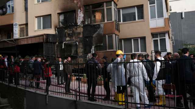 Al menos 29 muertos y varios heridos al incendiarse una discoteca en el centro de Estambul.