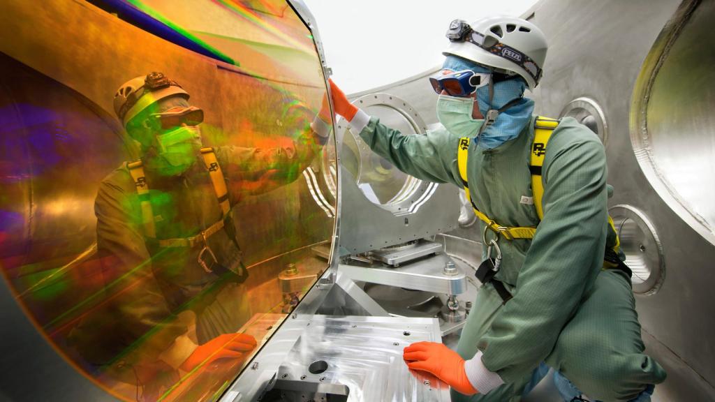 Un operario en las instalaciones de Orion