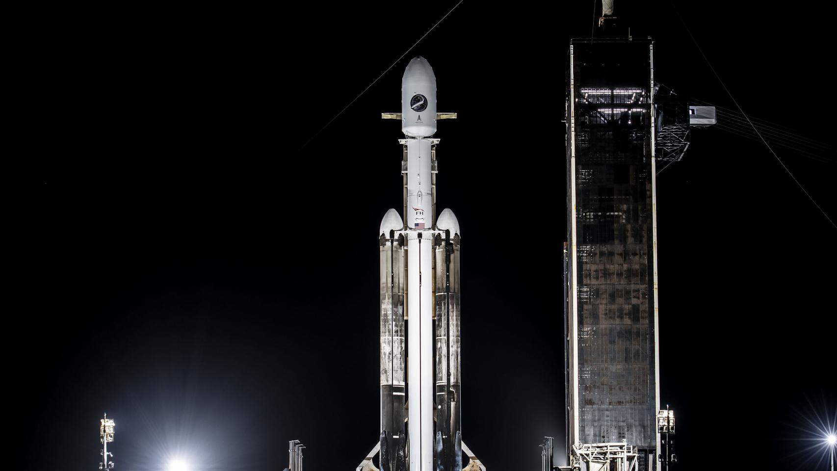 El Falcon Heavy preparado para el lanzamiento