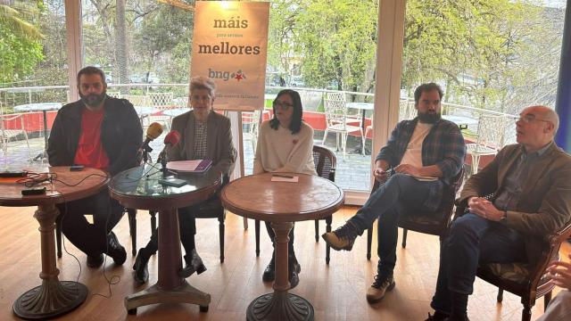 Mercedes Queixas, Iria Taibo y Jorquera en rueda de prensa esta mañana.