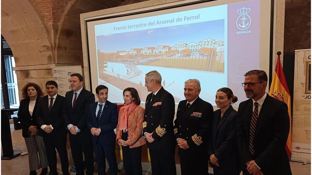 Margarita Robles afianza en Ferrol el compromiso de Defensa para abrir la ciudad al mar