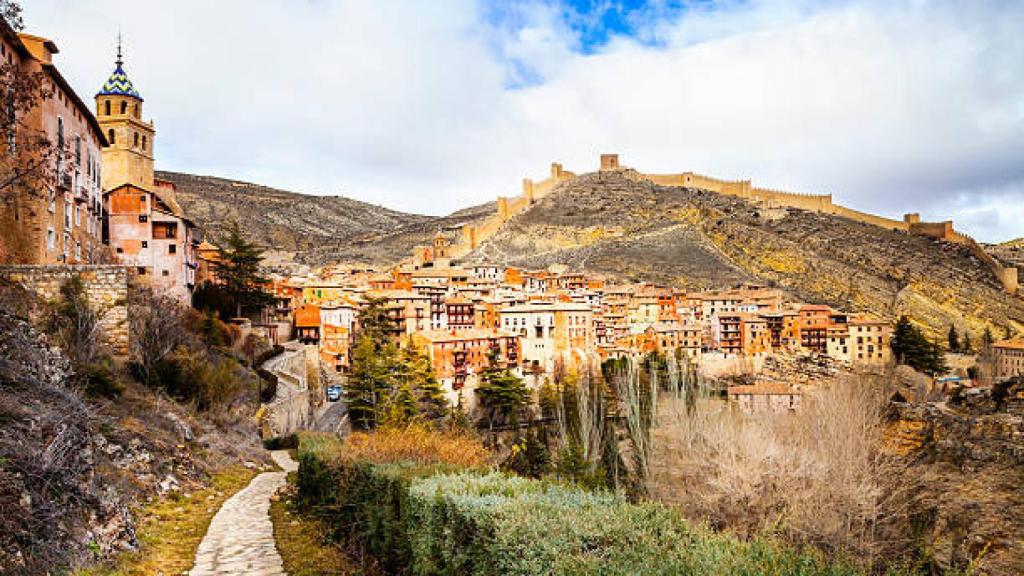 El pueblo de Albarracín desde las afueras.