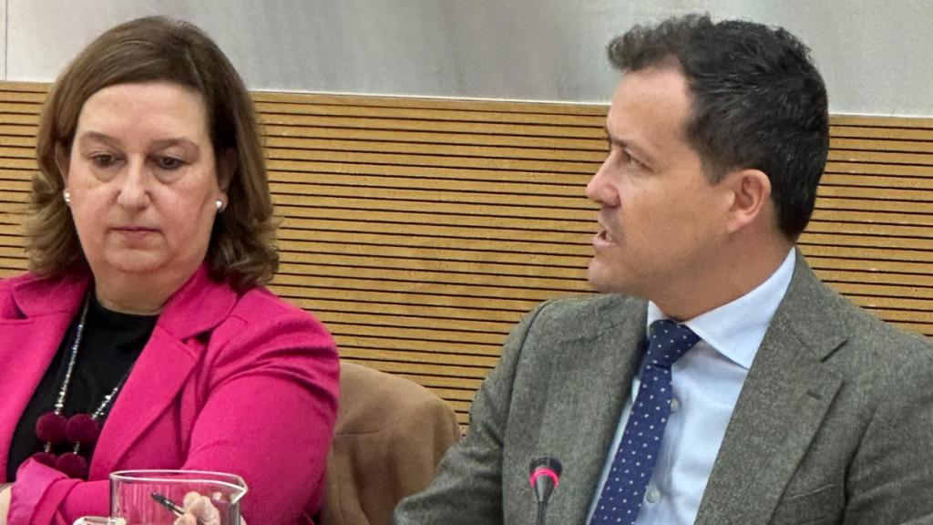 Conchi Cedillo y Carlos Velázquez durante la reunión.