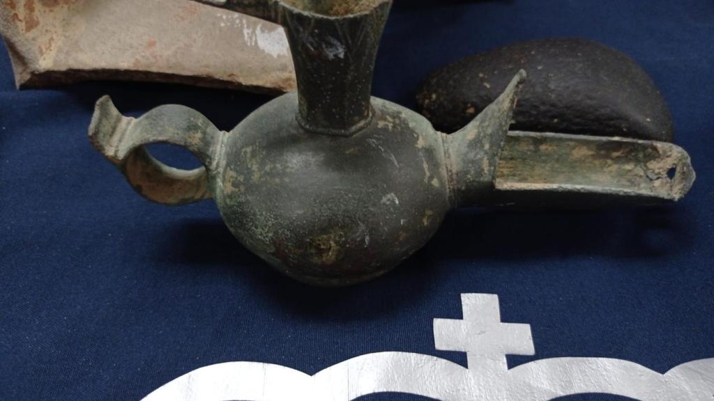 Candil medieval islámico en bronce de la época califal, datado entre mediados del siglo IX y mediados del siglo XIII