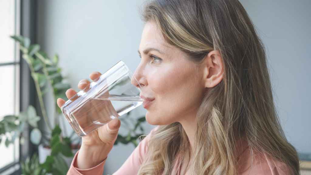 ¿Beber agua adelgaza? Los expertos avisan de cómo afecta realmente esta bebida a nuestro peso