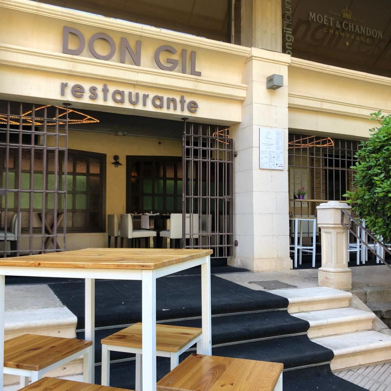 La entrada del restaurante Don Gil.