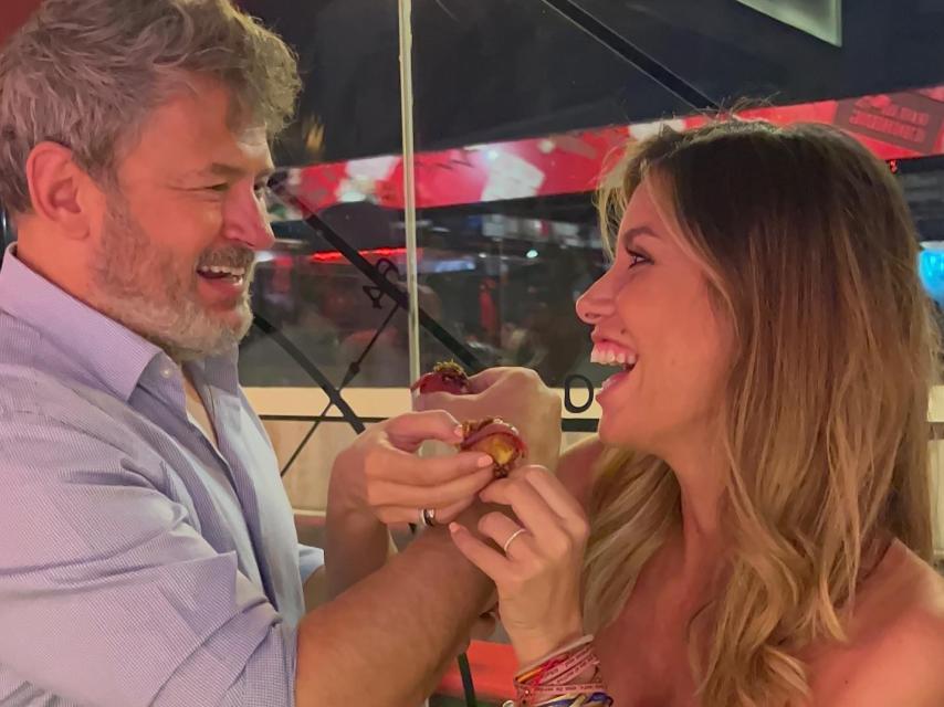 La pareja formada por Miki Nadal y Helena Aldea en una fotografía de sus redes sociales.