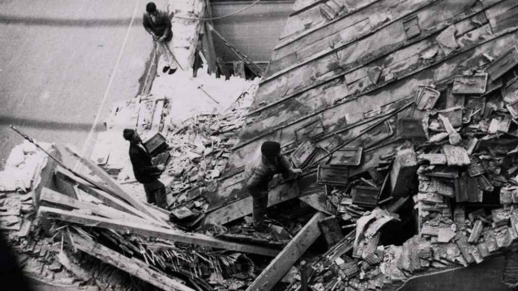 Imagen de los destrozos provocados por un bombardeo de la aviación republicana durante la guerra civil en Valladolid.