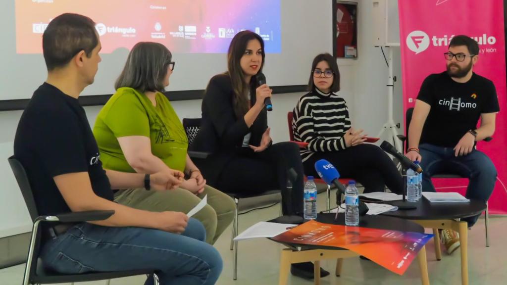 La concejala de Turismo, Eventos y Marca Ciudad, Blanca Jiménez; y la presidenta de la Fundación Triángulo Castilla y León, Yolanda Rodríguez; en la presentación de la 23º edición de CINHOMO