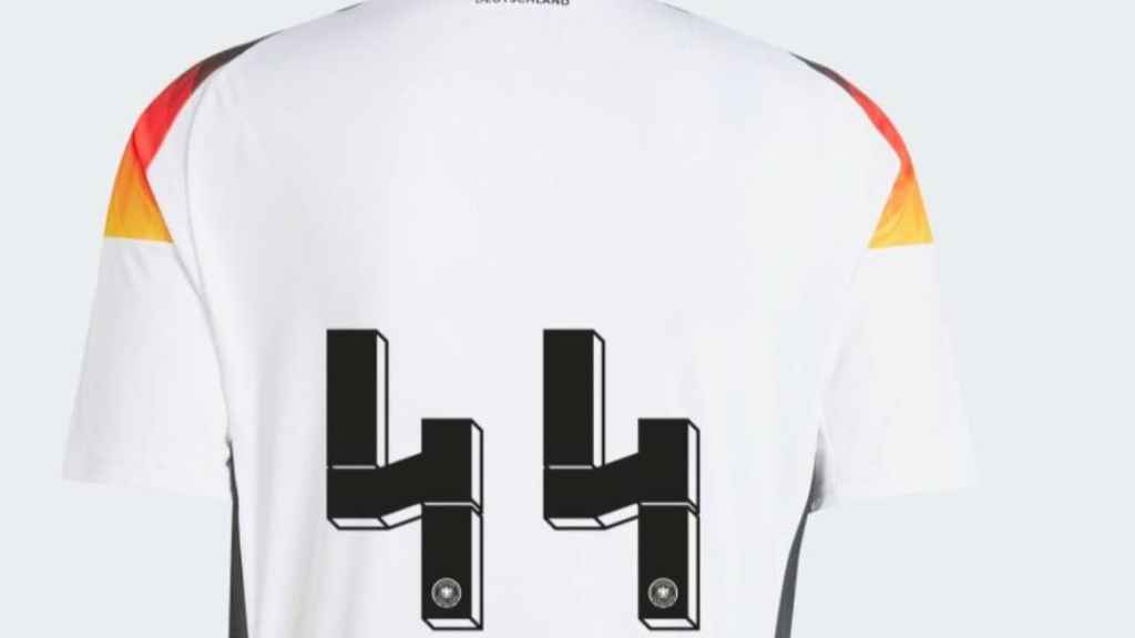 Camiseta de la selección alemana con el número 44.