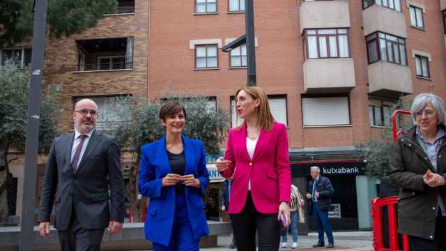 La ministra de Vivienda, Isabel Rodríguez, junto a Candelaria Testa, alcaldesa de Alcorcón.