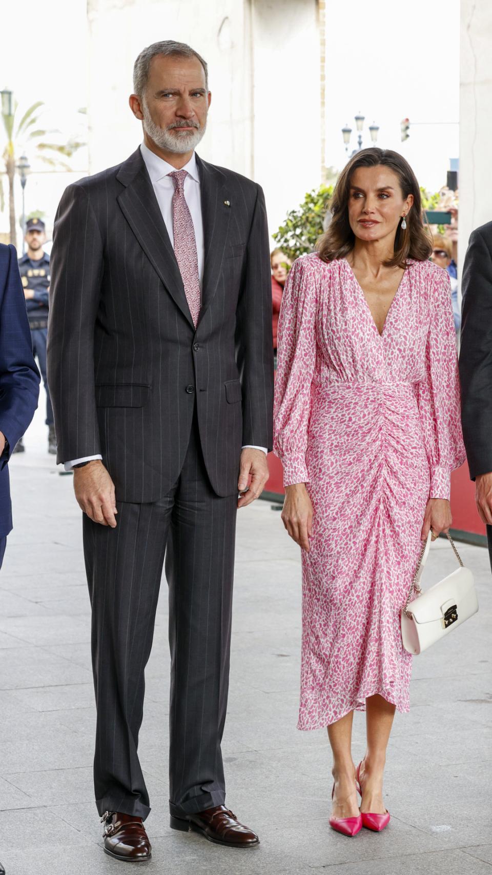 Los Reyes posan en Cádiz con estilismos combinados.