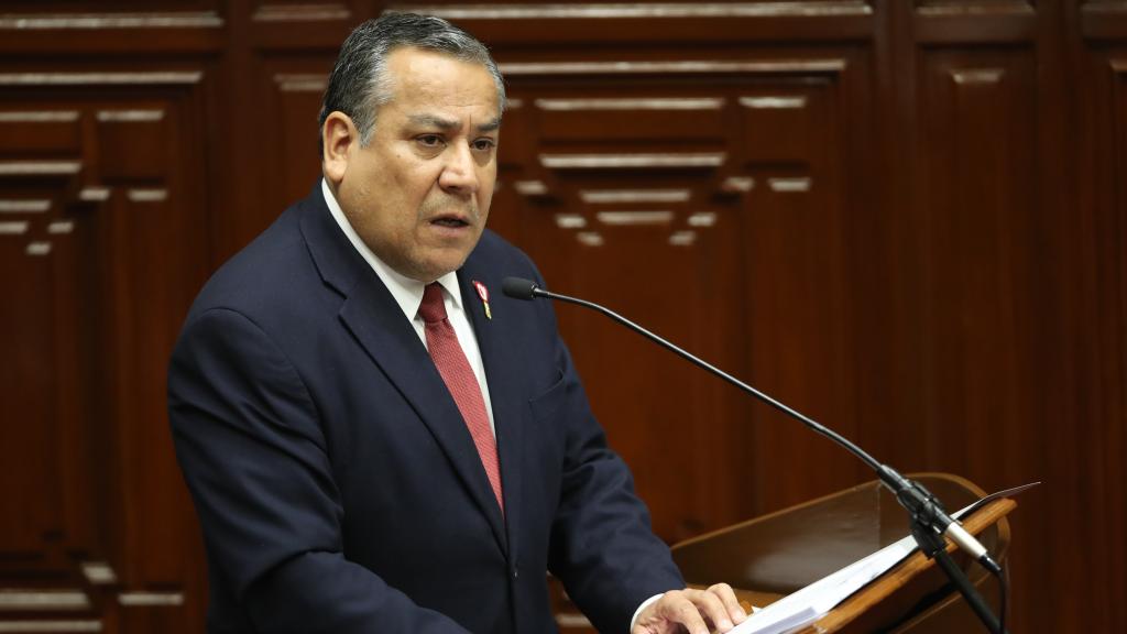 El primer ministro, Gustavo Adrianzén, pide este miércoles el voto de confianza al Parlamento.