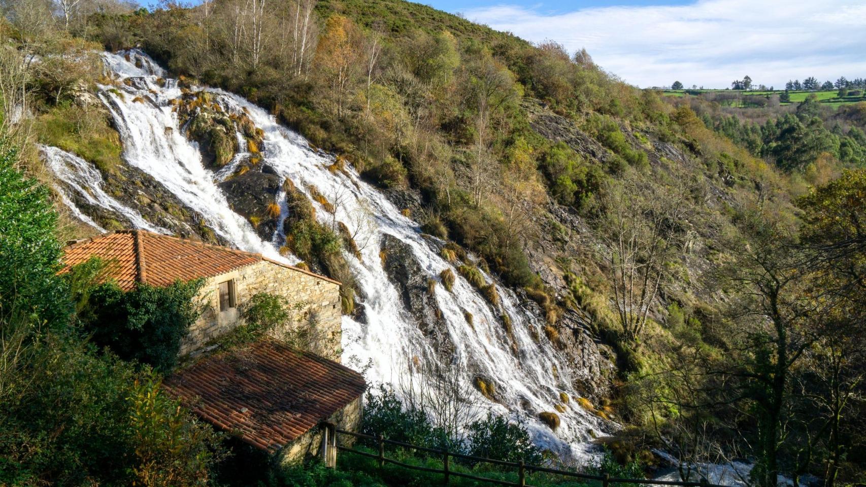 Fervenza de Brañas, Toques.