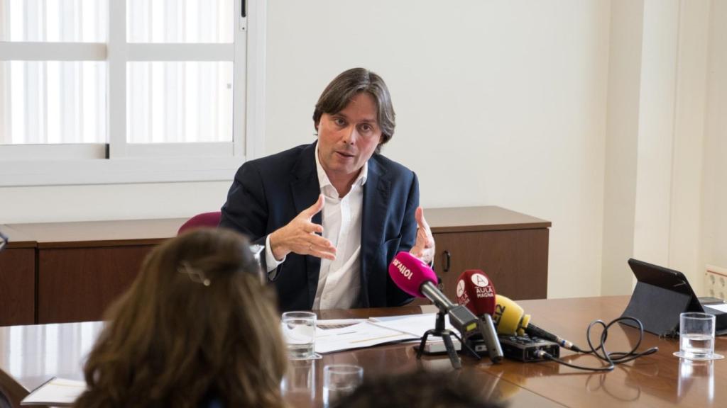 Francisco Oliva, durante su presentación a los medios.