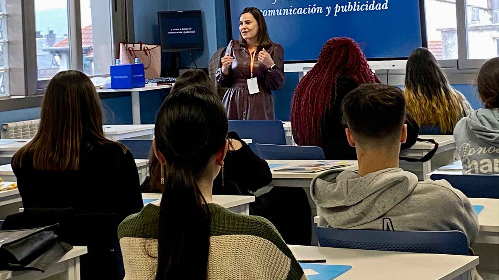 Uno de los talleres de orientación laboral impartido en el Colegio Mariano de Vigo.