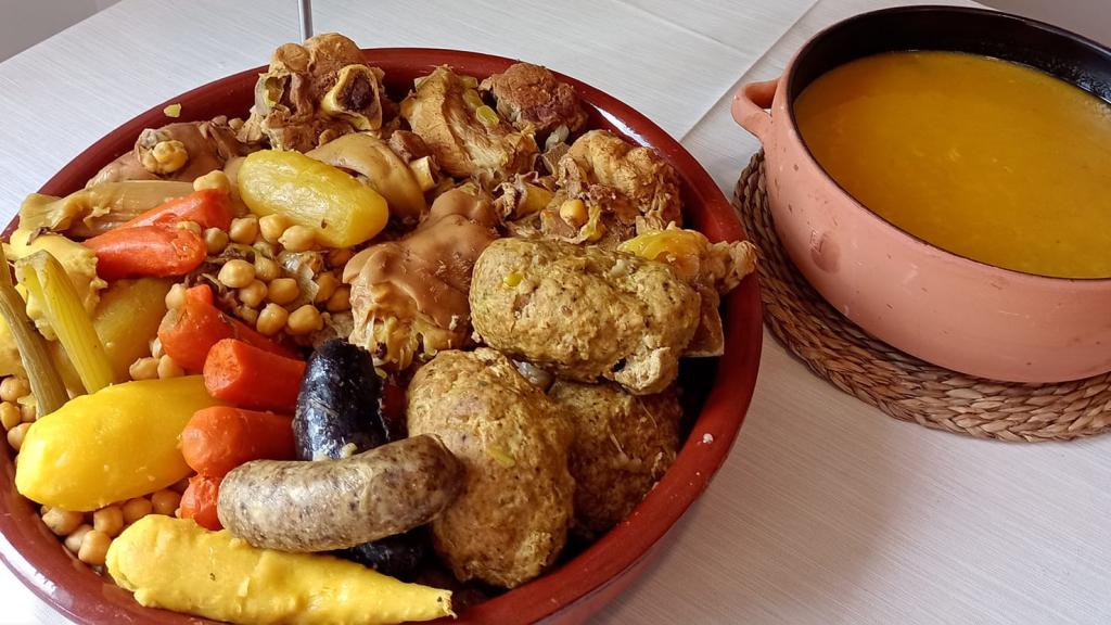 El mejor puchero de Valencia esconde un secreto, tiene premio y se encuentra a tan solo 30 minutos del centro