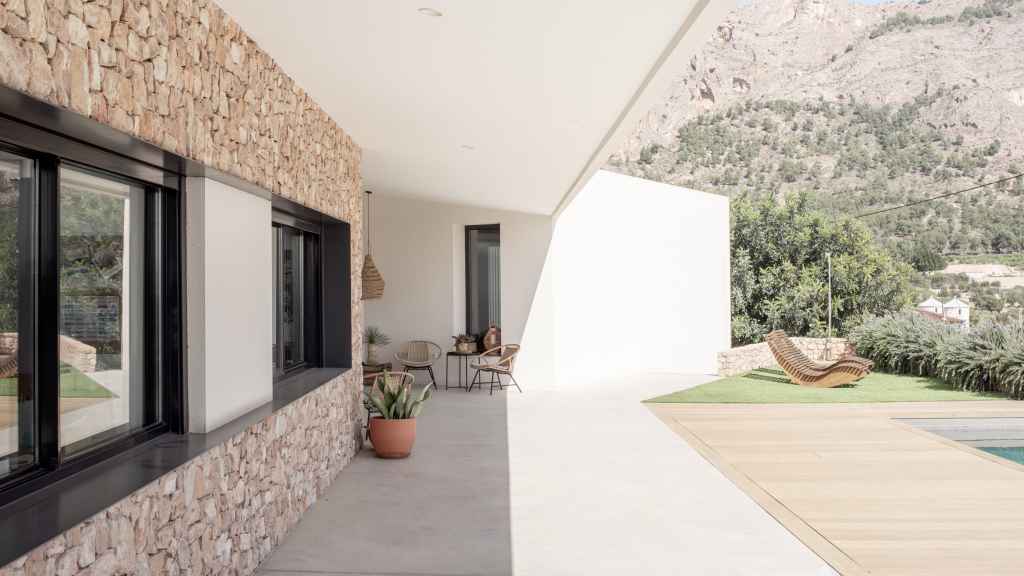 Un patio diseñado por 'casalinga_espacios con alma'.