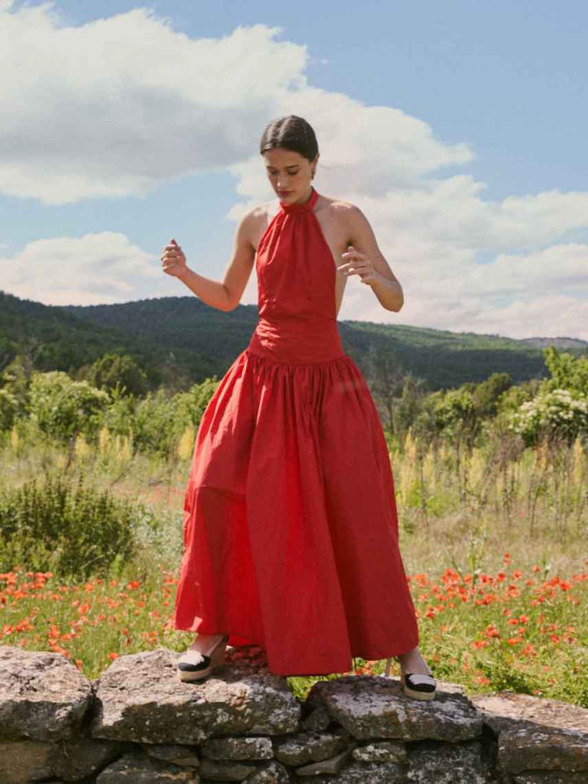 Vestidos de invitadas rojos que triunfan en España