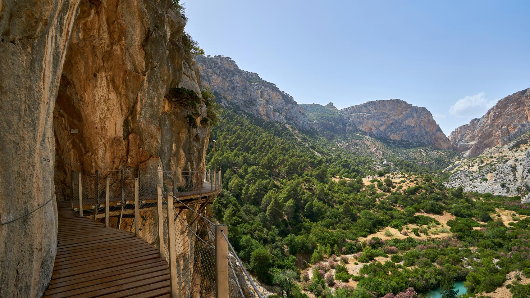 Sendero horizontal en sentido único que recorre el Caminito del Rey