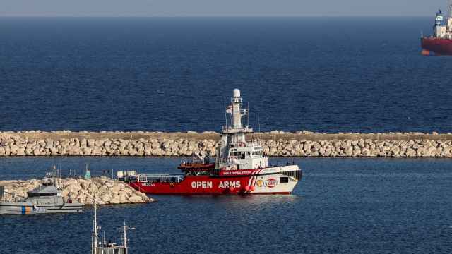 El Open Arms llega este miércoles al puerto de Lárnaca (Chipre) tras interrumpir la entrega de ayuda a Gaza.