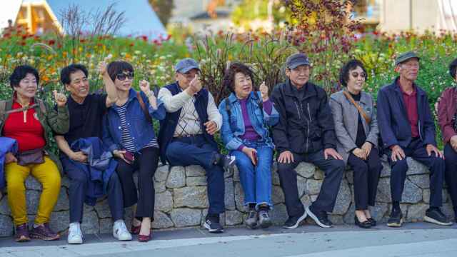 Una pandilla de jubilados coreanos en Seúl.
