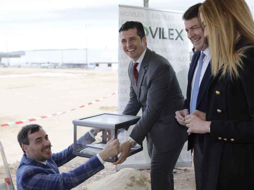 Mañueco participa en la puesta de la primera piedra de la fábrica de Movilex en Burgos
