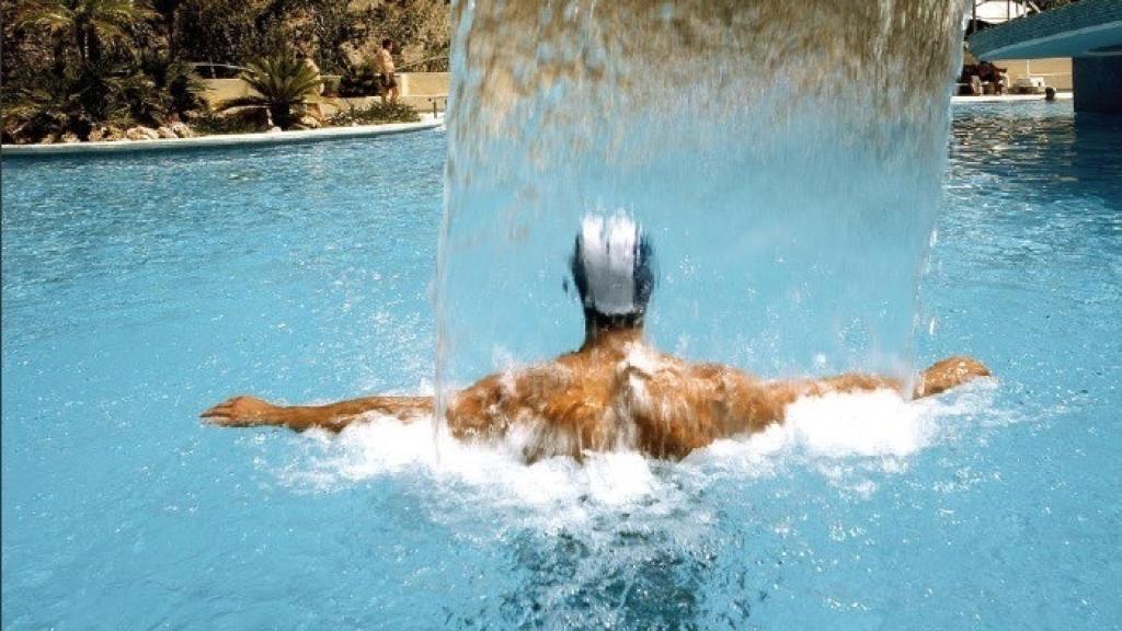 Una persona en el balneario.