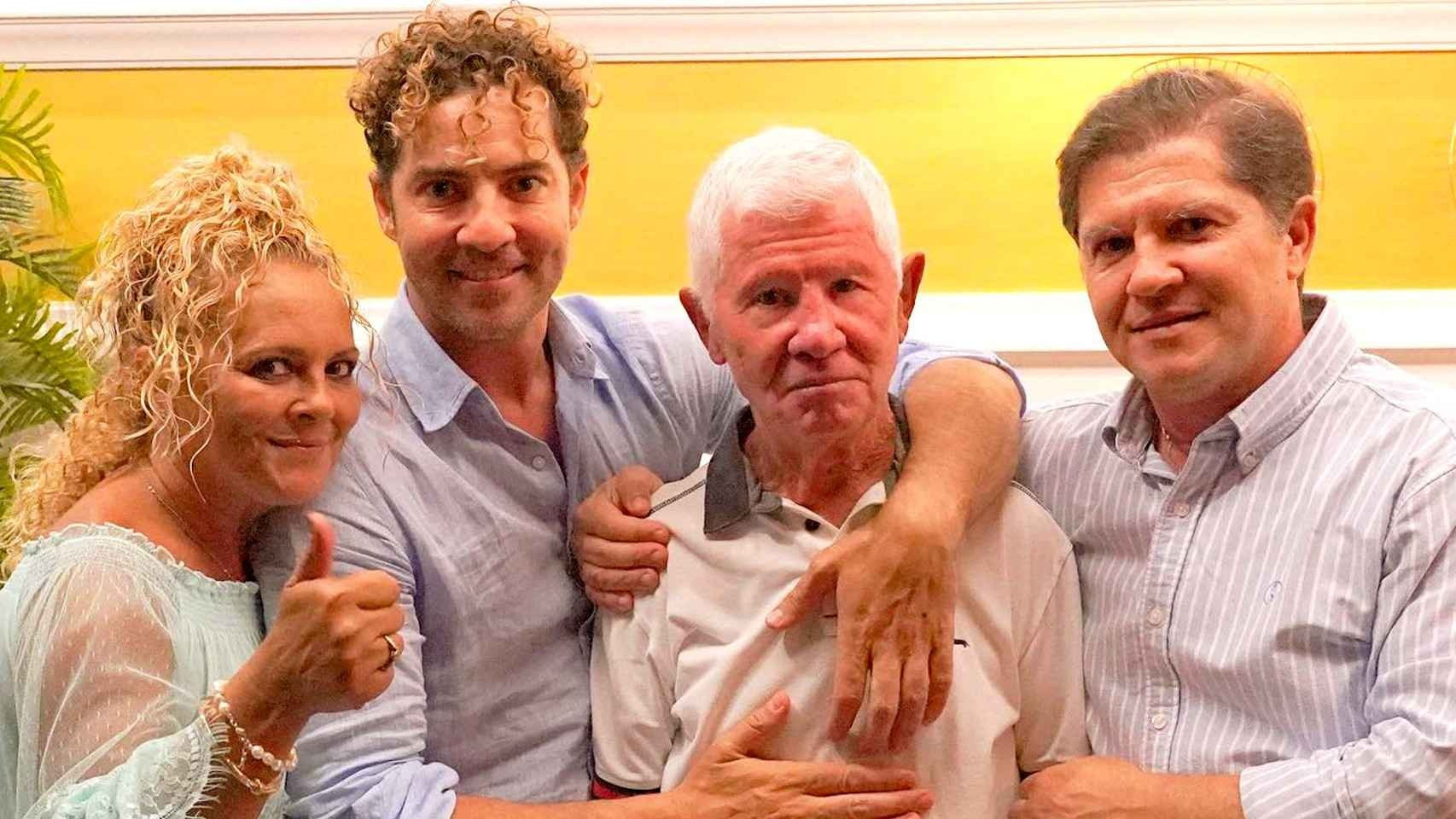 David Bisbal, su hermano José María, su padre y su hermana.
