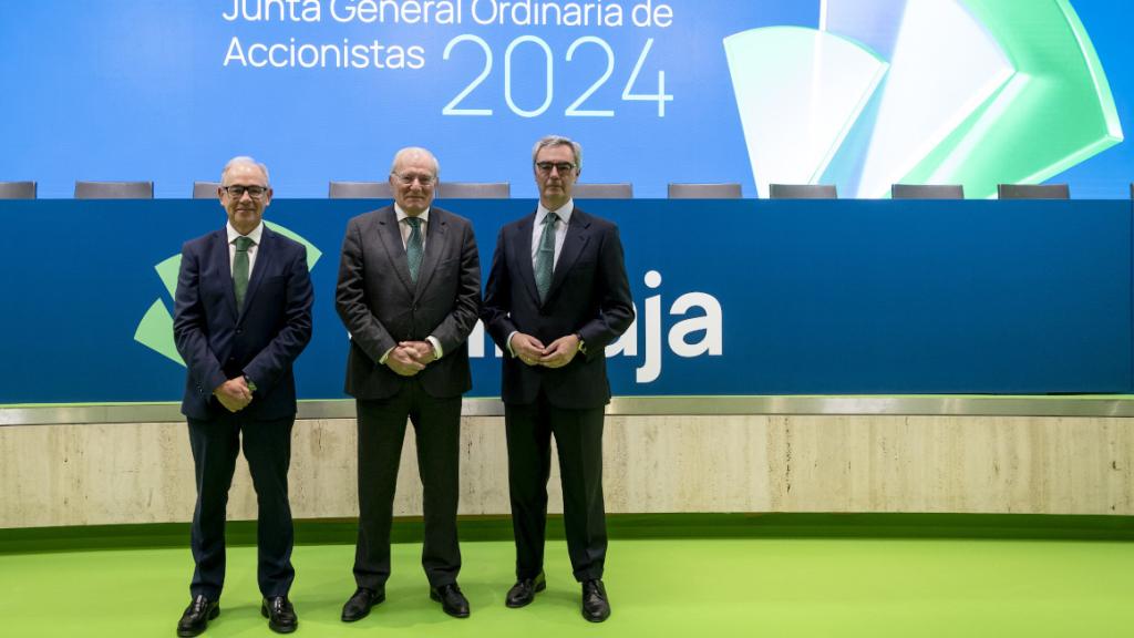 Isidro Rubiales, Manuel Azuaga y José Sevilla en la pasada junta de accionistas de Unicaja.
