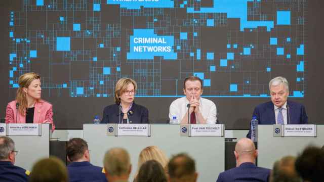 La directora ejecutiva de Europol, Catherine De Bolle, y el comisario de Justicia, Didier Reynders, durante la presentación este viernes del informe sobre las redes criminales más peligrosas de la UE