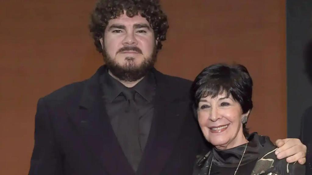 Concha Velasco y su hijo pequeño, Paquito, en una imagen de archivo.