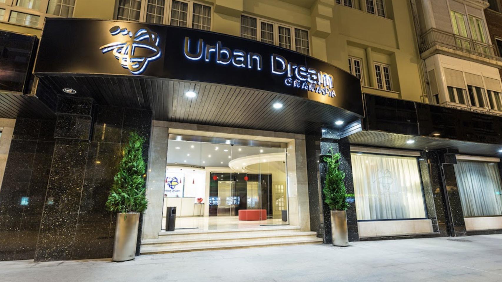 Puerta principal del Hotel Urban Dream Granada, del que Rubiales posee el 35% de su explotación