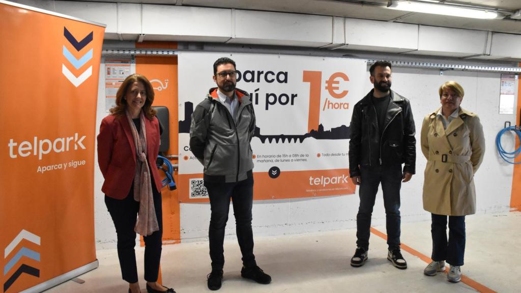 El concejal de Promoción Económica, David Gago, junto a los responsables de Telpark