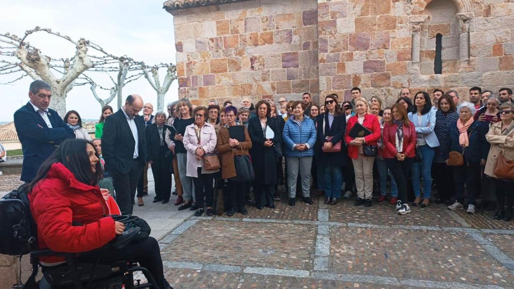 Colocación de la placa a Aguado en la Iglesia de San Cipriano