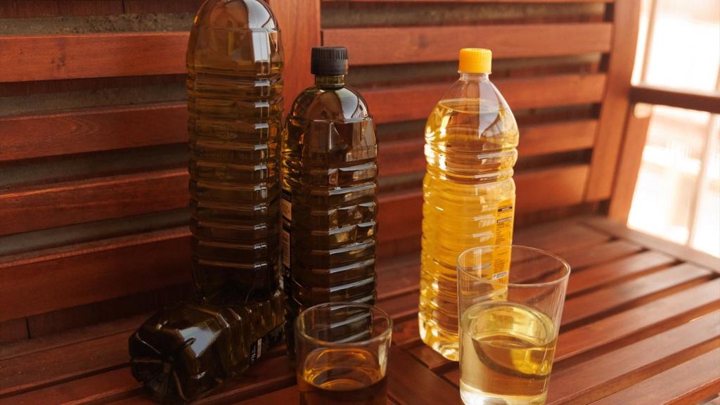 Botellas de aceite. Eduardo Parra / Europa Press